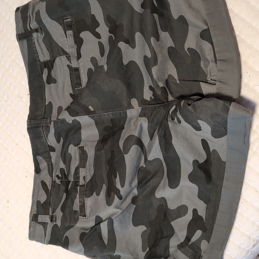 Shorts - Picture 4 of 7